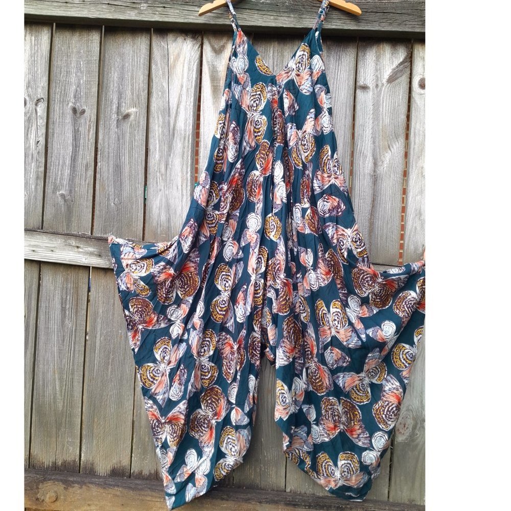 two pocket oversized adjustable straps World Market jumpsuit size S/M